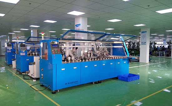 包銅箔機(jī)和使用該包銅箔機(jī)制造的覆銅層壓板、印制電路板以及無(wú)核基板的制作方法