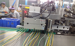 自動剝皮刷扭編織機的制作方法 自動剝皮刷扭編織機的制作方法